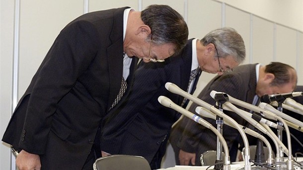 Maruha Nichiro president Toshio Kushiro (left) bows in apology at a press conference