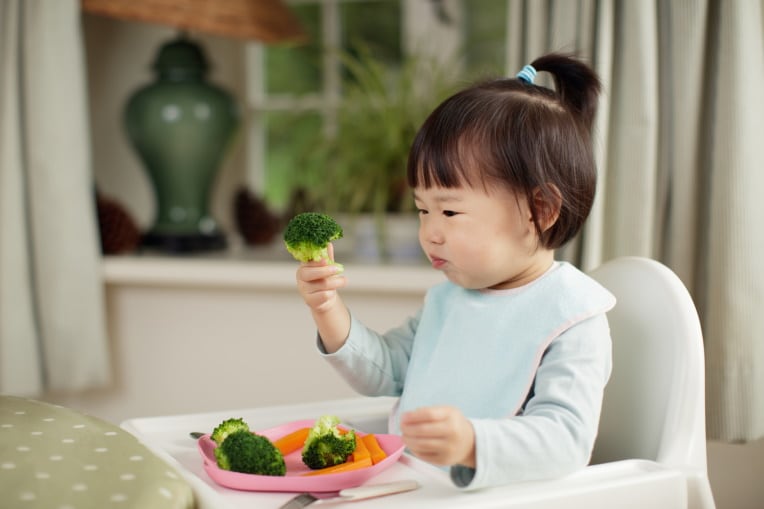 GettyImages-M-image-toddler-eating-weaning.jpg