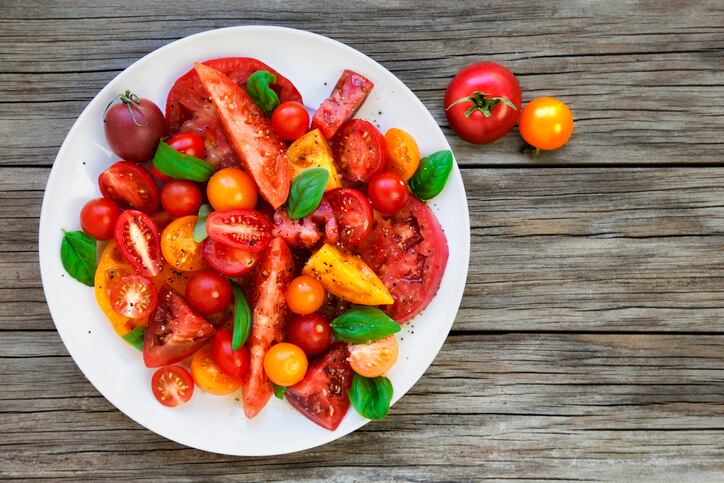 Eating fresh tomato lessens the symptoms of metabolic syndrome in postmenopausal women – RCT