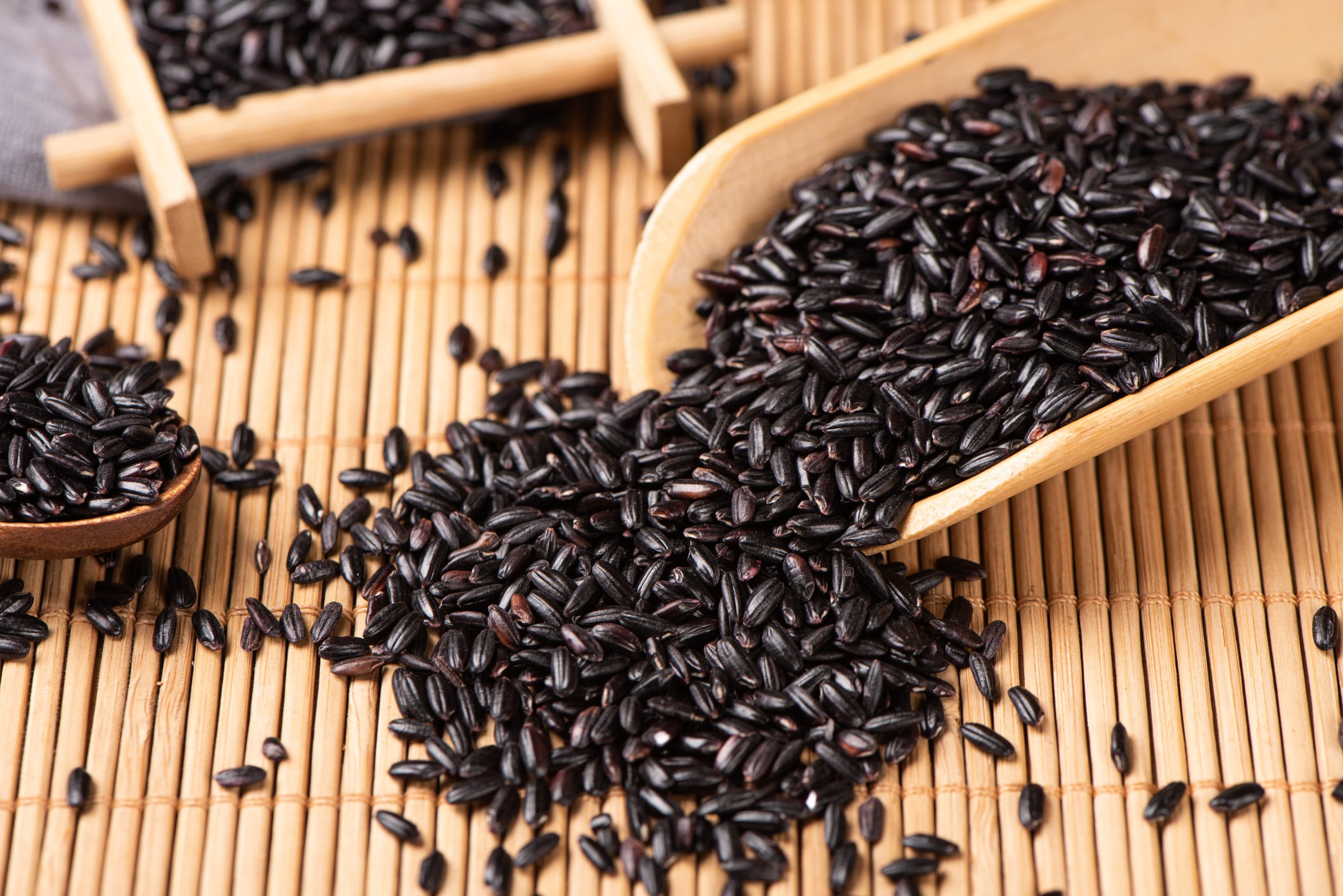 Black rice provides natural colouring for both food and drinks, with versatility that extends to fermented applications, including alcoholic beverages.