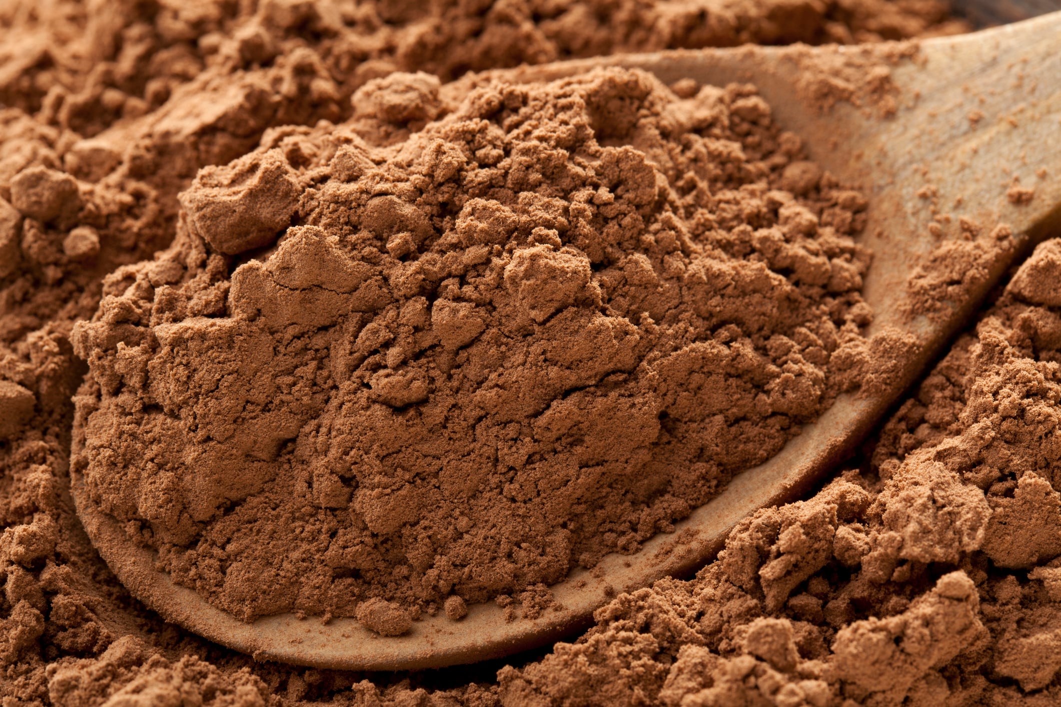 Cocoa powder in wooden spoon