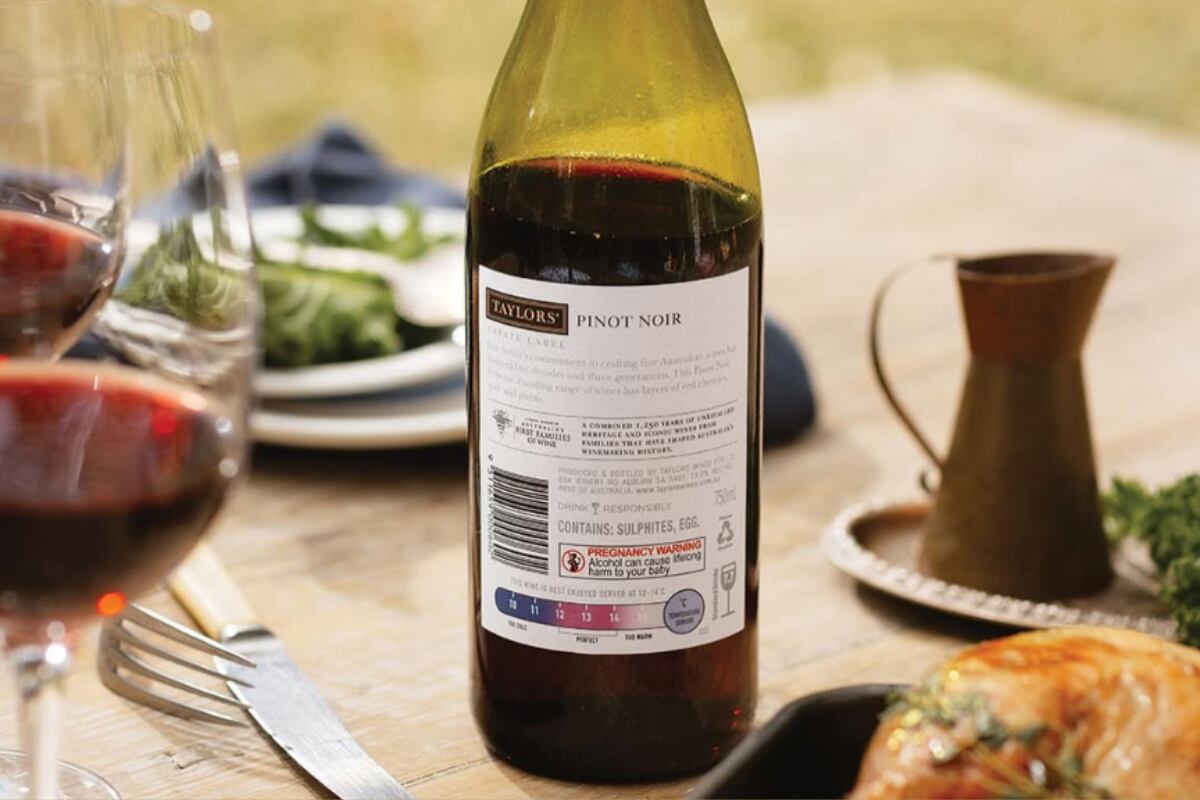 The thermochromic strip on Taylors' estate label bottles changes colour based on temperature, helping consumers easily determine the ideal serving range for their wines.