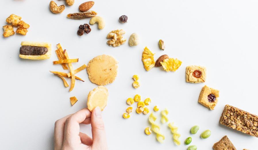 スナックデリバリー：日本の定期購入サービスが新たな資金で商品開発を強化