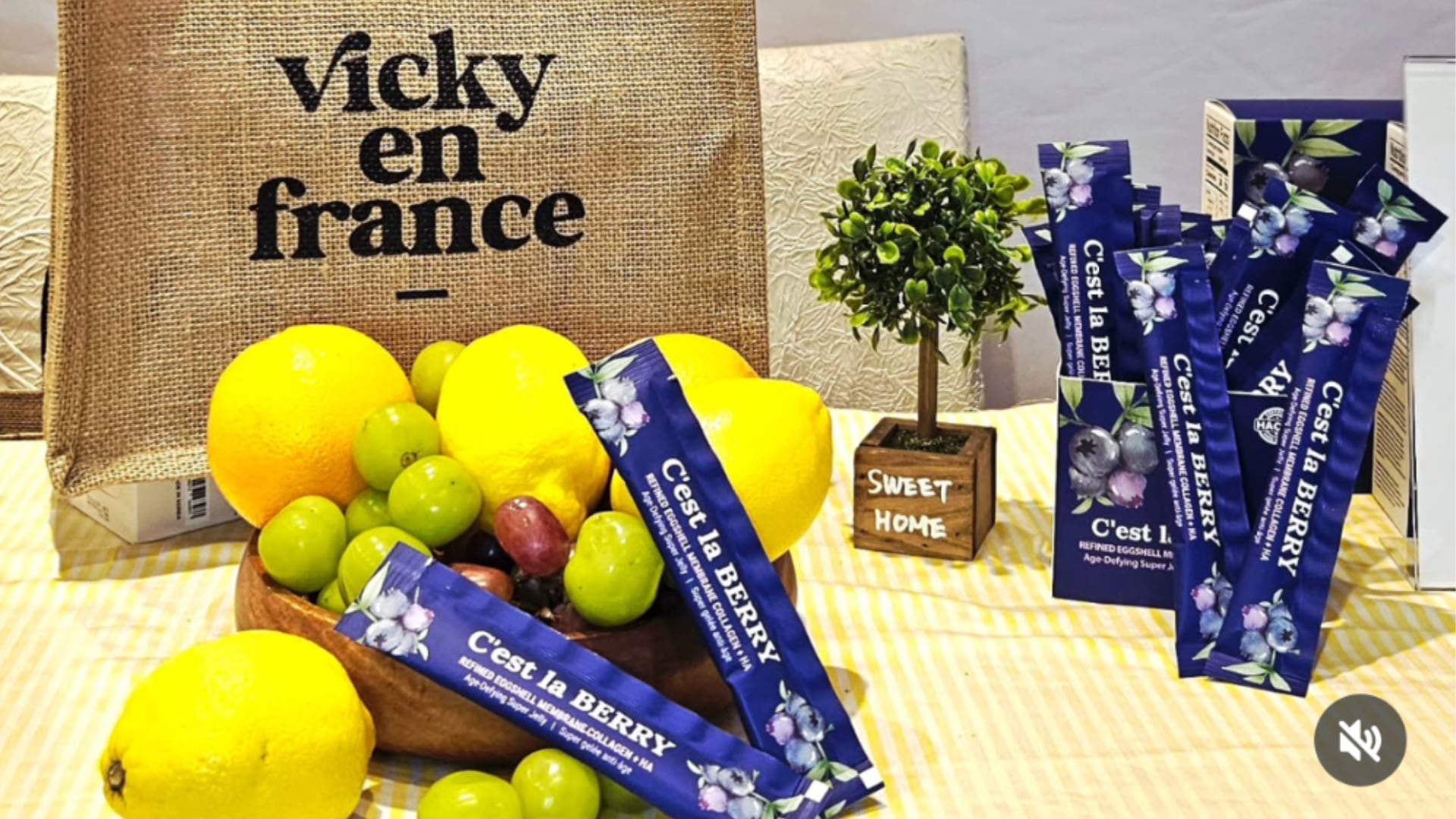 C’est La BERRY collagen sticks contains French eggshell membrane with collagen types I, V and X.