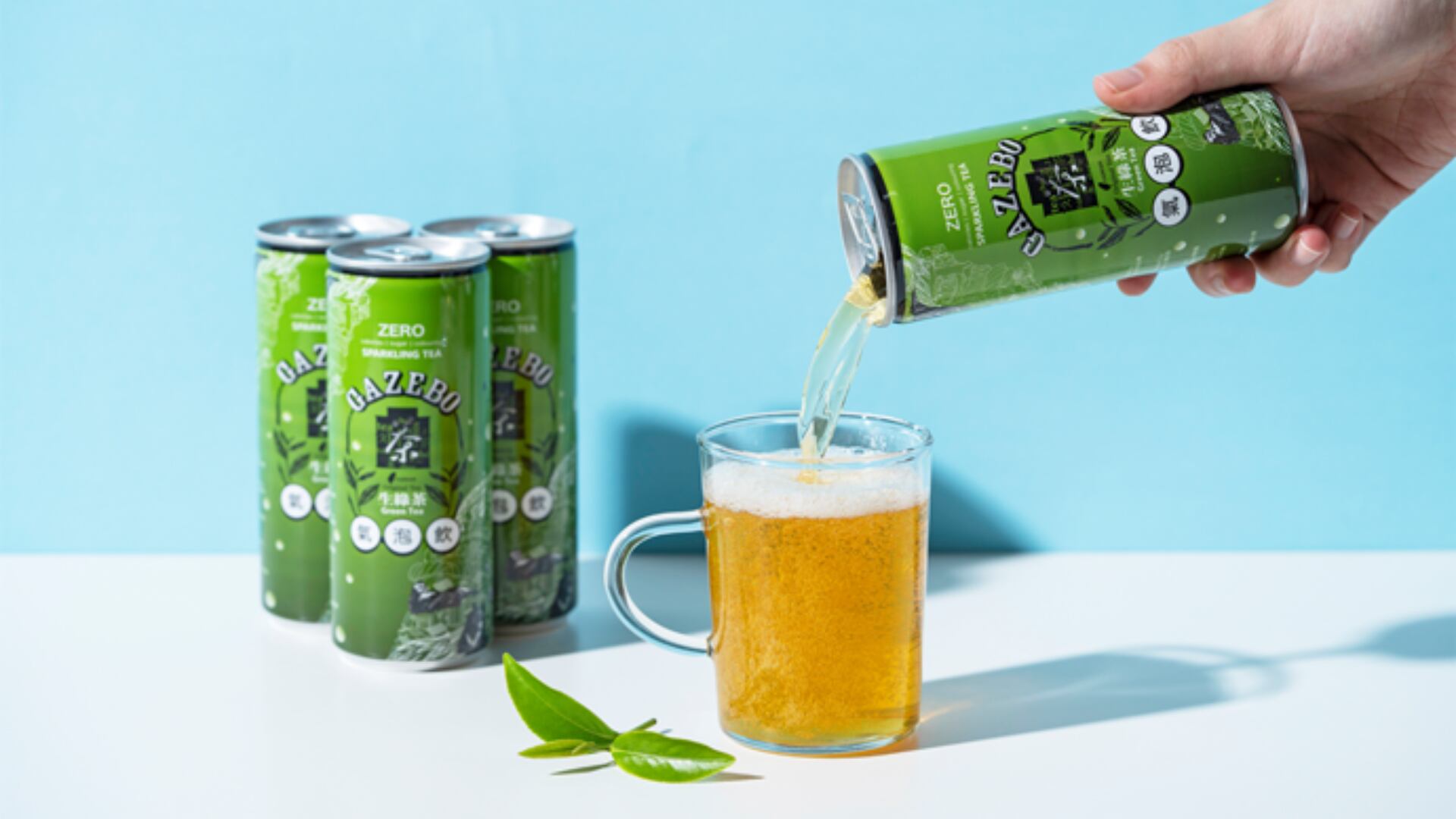 Gazebo sparkling green tea is brewed from green tea leaves, contains carbonated water, vitamin C, and baking soda, with less than 20mg caffeine per 100ml.