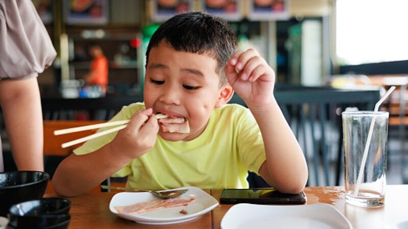 Child-eat-bacon.jpg
