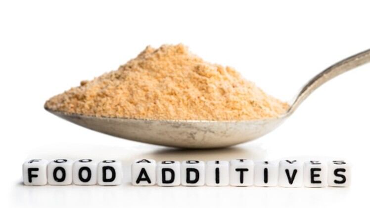 食品表示法改正:食品添加物の「人工」「合成」用語使用へ