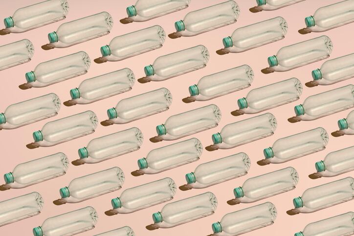 パッケージング パートナーシップ:キリンとローソンがリサイクル率向上を目指し、ペットボトル回収を試行