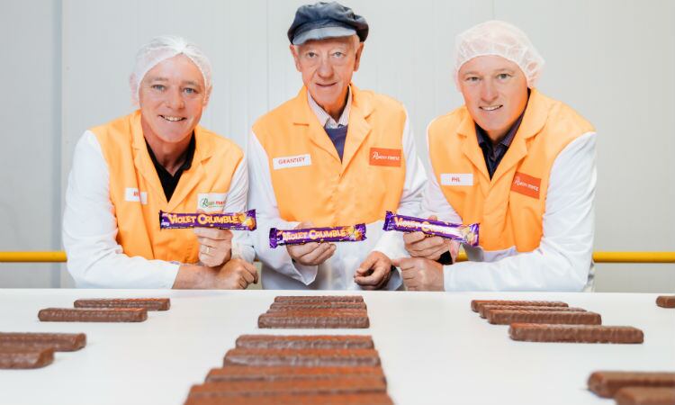 Australians celebrate ‘the return’ of Violet Crumble snack bar
