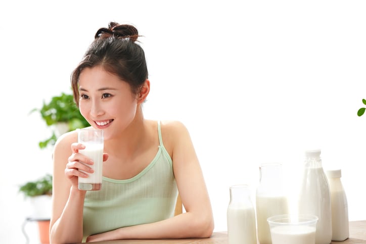 Increasing milk intake may lower risk of stroke among Japanese women but not in men - prospective cohort study