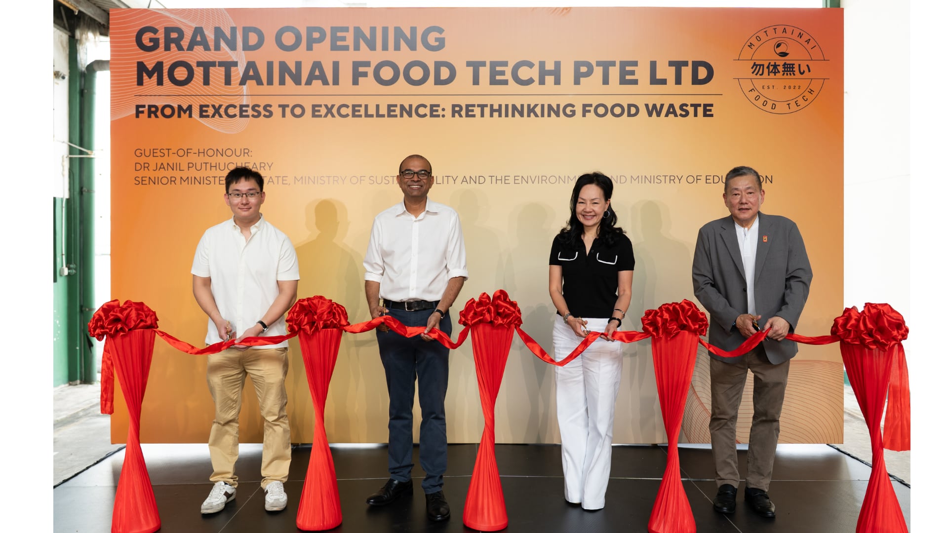 Mottainai is partnering with Tai Hua Food Industries – a family business that Pek (leftmost) is a part of – to expand its reach regionally. The launch of its pilot facility on July 23 was graced by Senior Minister of State of Sustainability and the Environment of Singapore, Janil Puthucheary (second from left).