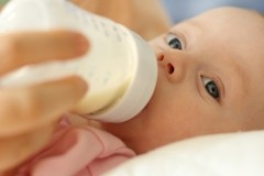 Infant formula with fat blend benefits intestinal flora 