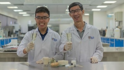 Prof Liu Shao Quan and PhD student Chua Jian Yong of the Food Science & Tech Programme, NUS, created a new alcoholic beverage from a tofu by-product. ©NUS