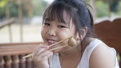 研究：日本人少女の肥満は一人で夕食を食べる「個食」が原因