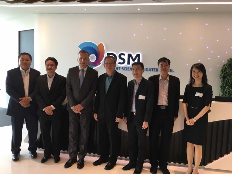 Representatives from DSM and SIT at the signing ceremony in Singapore.