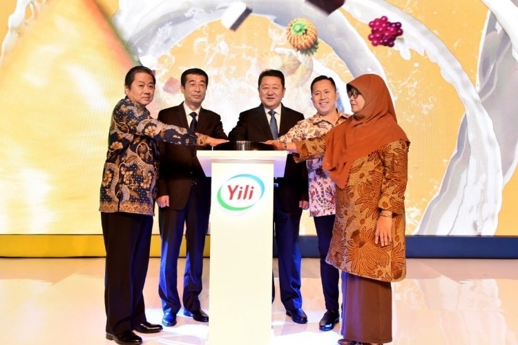 Invited guests witnessed Yili's launch of Joyday ice cream in Indonesia.