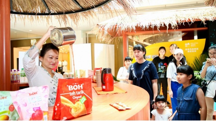 A pop-up exhibition showcasing Malaysian food brands and products such as Aik Cheong Coffee, Julie’s biscuits and Boh Tea was held in Hangzhou. ©Alibaba