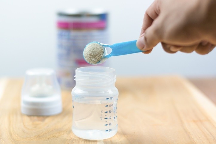 China is banning terms such as "imported milk source" and “imported raw ingredients” on infant formula product labels from October 1, 2023.  ©Getty Images 