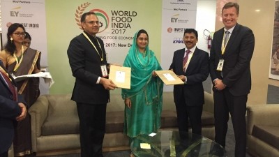 Cargill signed the MoU with the Ministry of Food Processing Industries in the presence of the Union Minister of Food Processing Industries, Harsimrat Kaur Badal (centre). ©Cargill