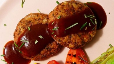 The unseasoned plant-based mince by More Foods can be shaped into patties and fried. ©More Foods