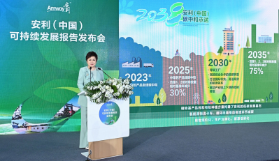 Amway China CEO Yu Fang announcing the company's roadmap in achieving carbon-neutral status. ©Amway China