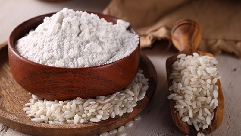 밀이 인플레이션과 공급망 문제로 어려움을 겪으면서 한국은 쌀가루로 전환하고 있습니다.